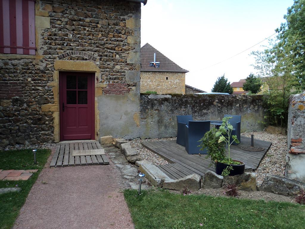 Chambres D'Hotes La Vie En Roses Iguerande Exterior photo