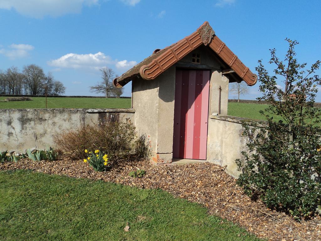 Chambres D'Hotes La Vie En Roses Iguerande Exterior photo