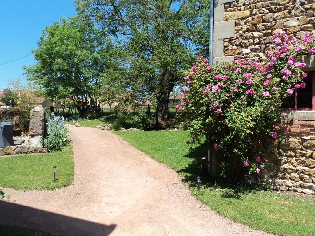 Chambres D'Hotes La Vie En Roses Iguerande Exterior photo